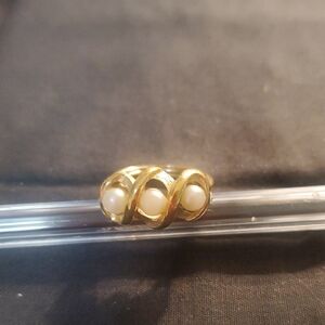 Avon Elegant Gold and Pearl Ring Size 6